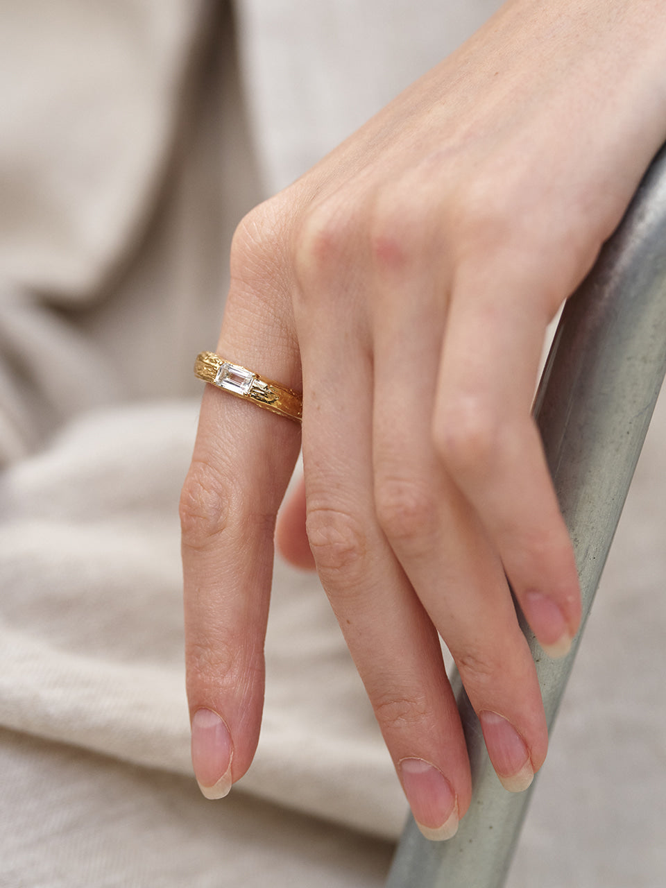 Twig Bold Ring (white topaz)
