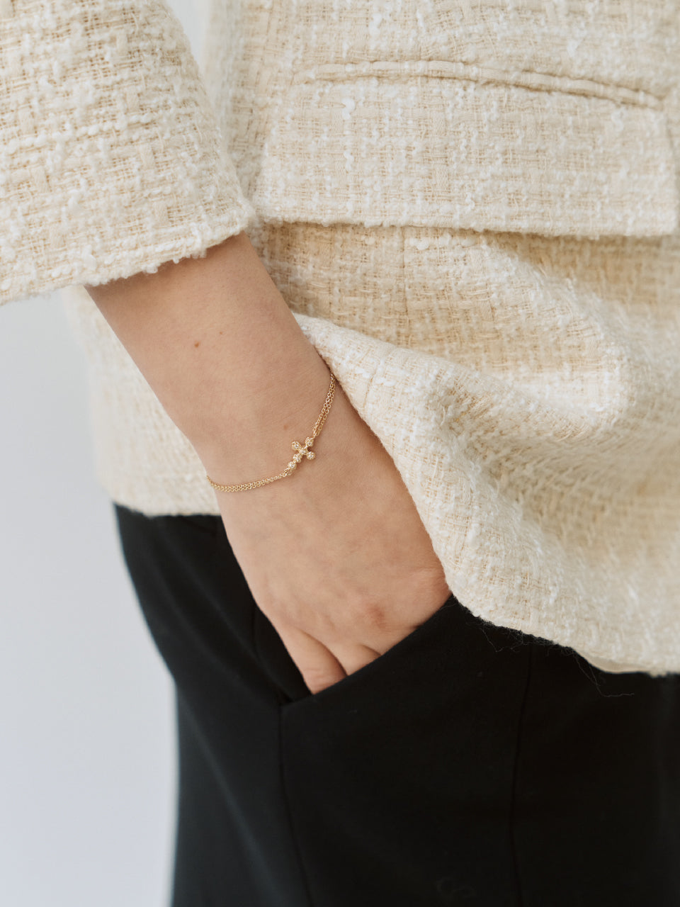 (14k) Sprout Cross Bracelet (cognac diamond)