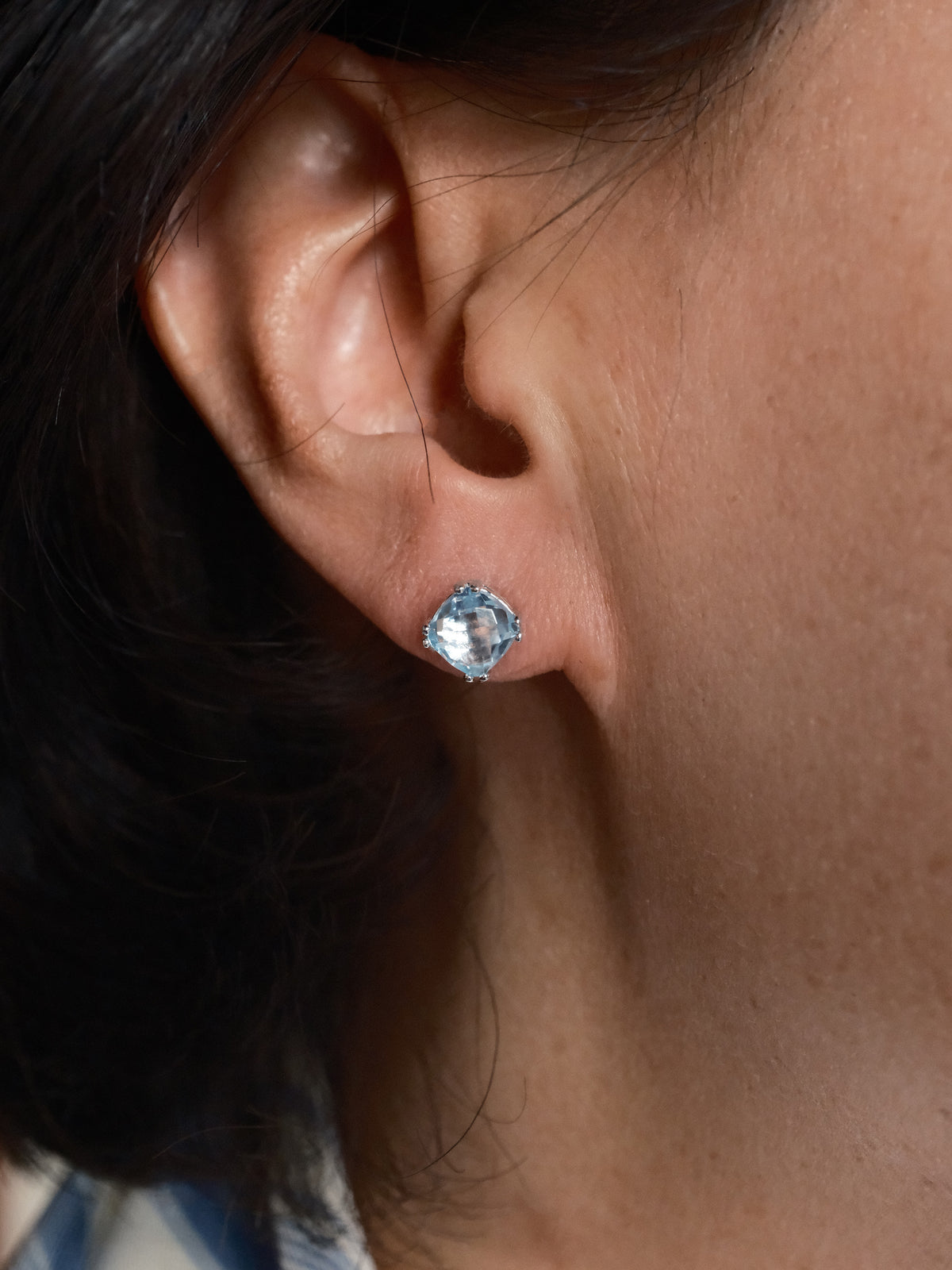 Coussin Studs (sky blue topaz)