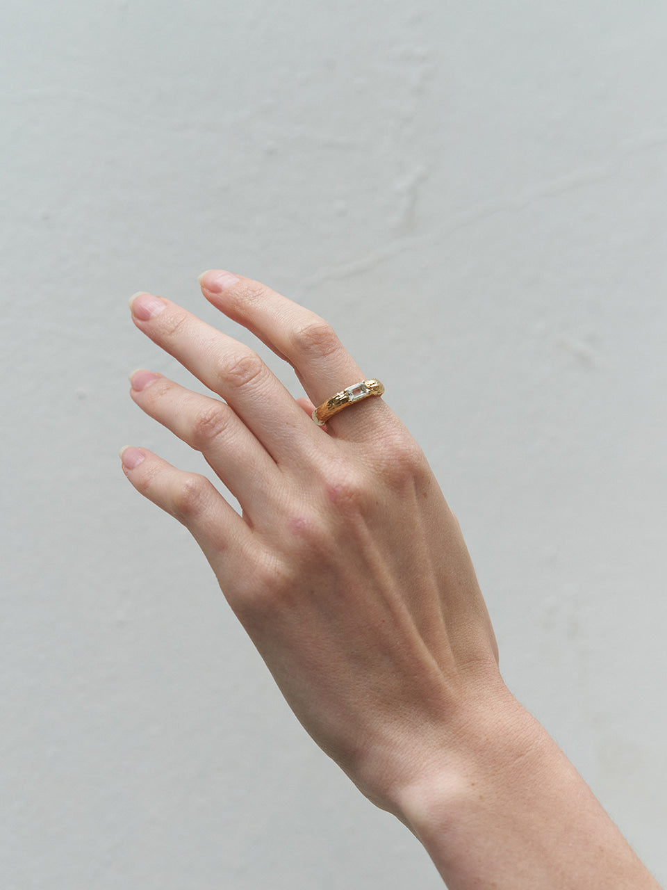 Twig Bold Ring (white topaz)