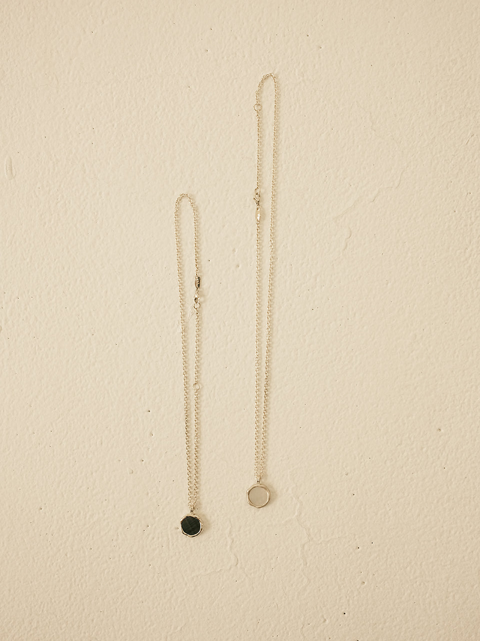 Wax Seal Necklace (mother of pearl)
