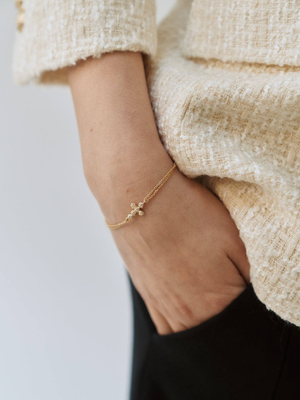 (14k) Sprout Cross Bracelet (cognac diamond)