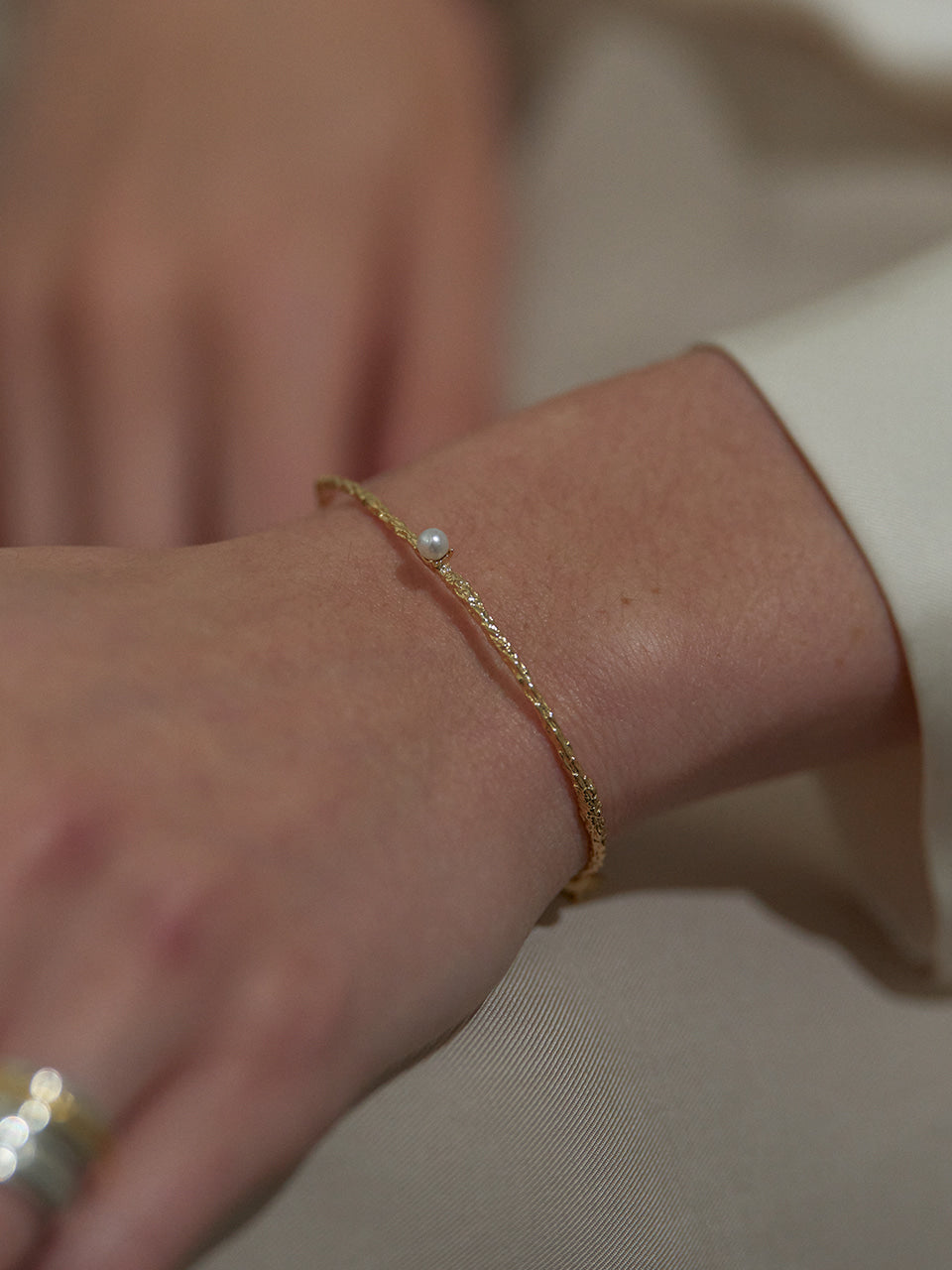 (14k) Twig Slim Bracelet (pearl)
