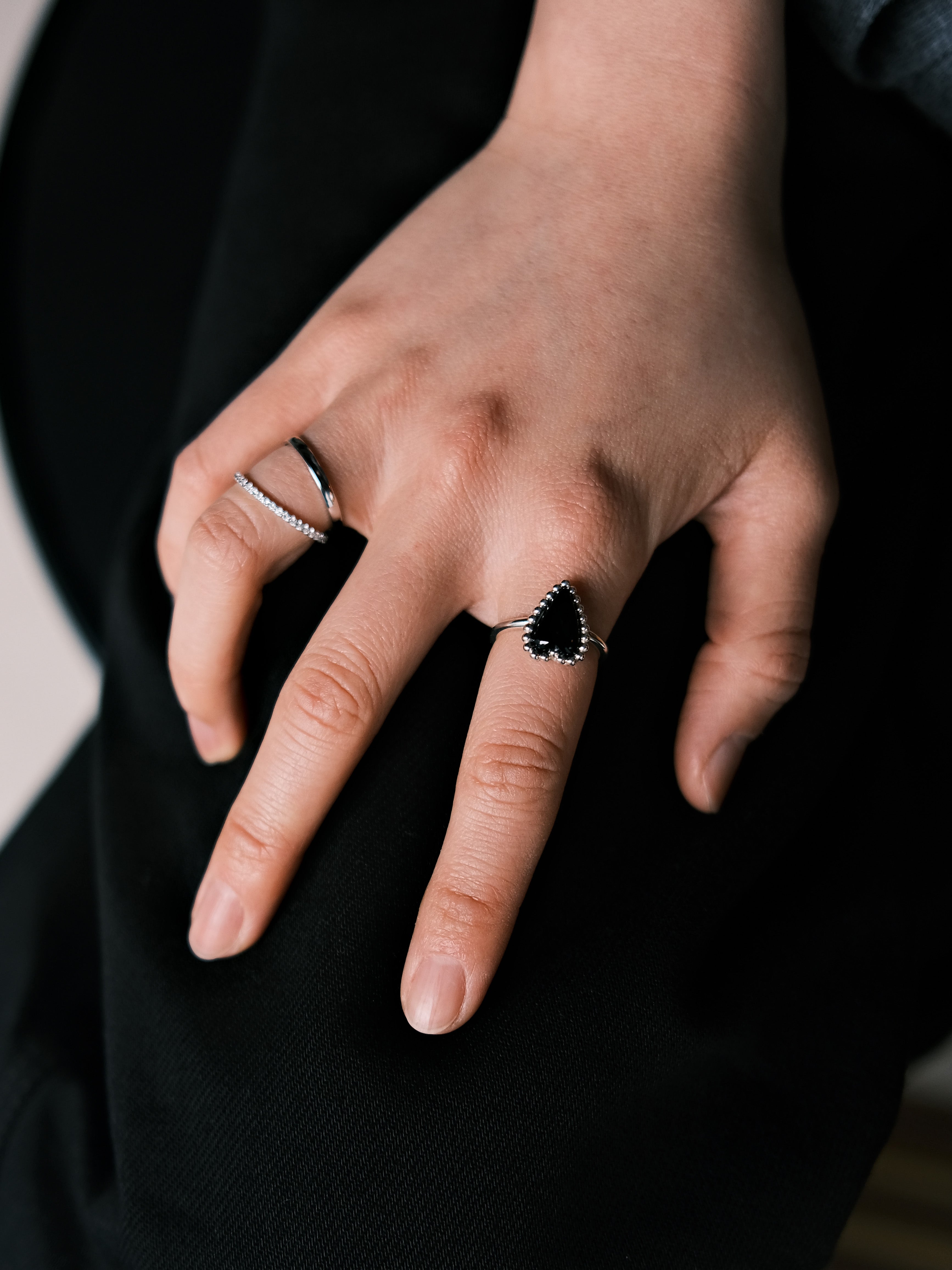 Amour Grain Ring (onyx)