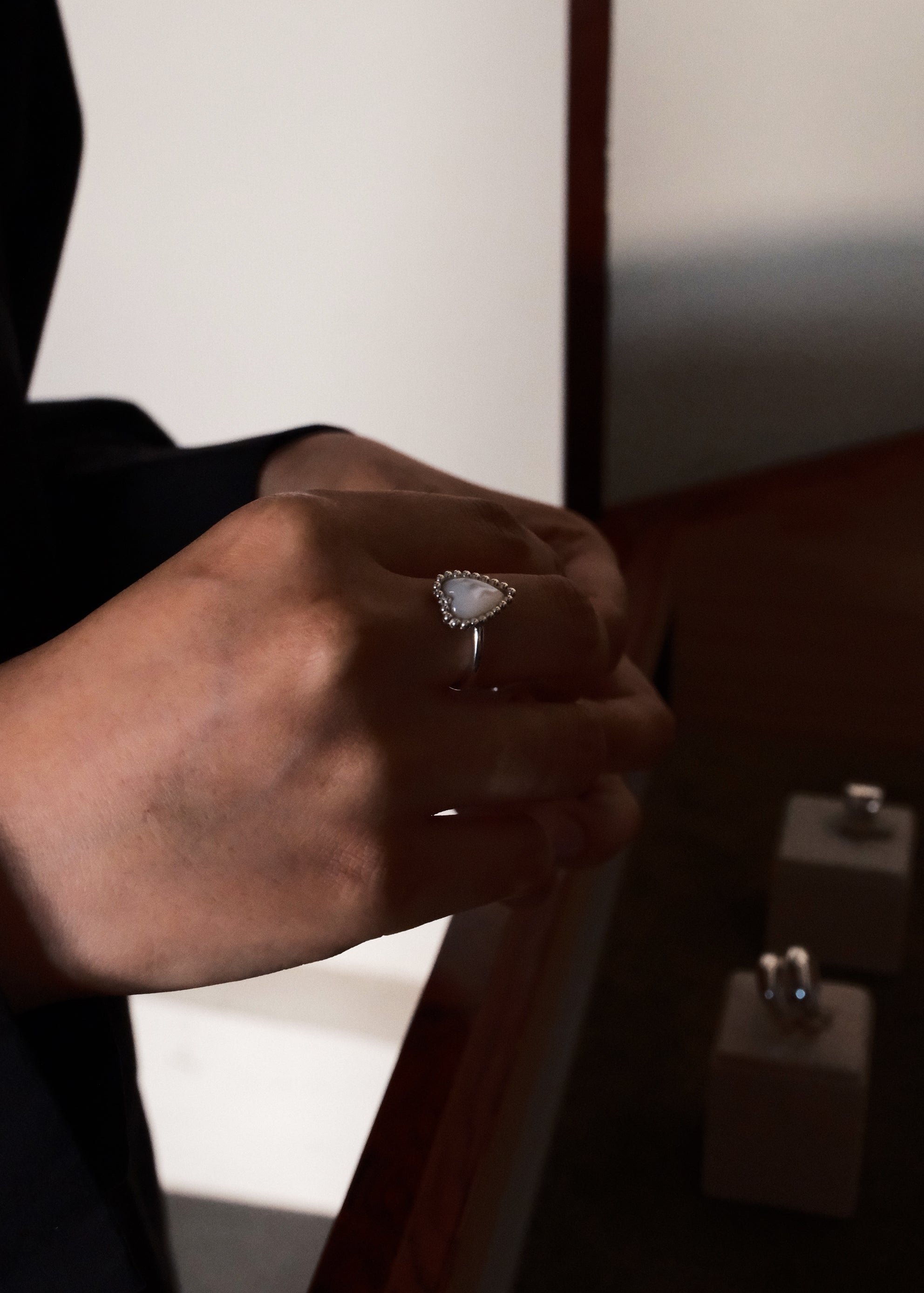 Amour Grain Ring (mother of pearl)