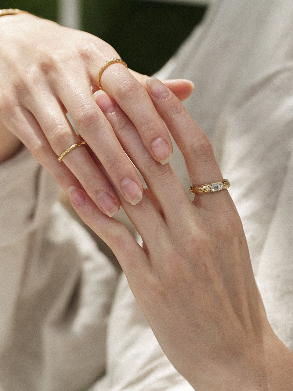 Twig Bold Ring (white topaz)