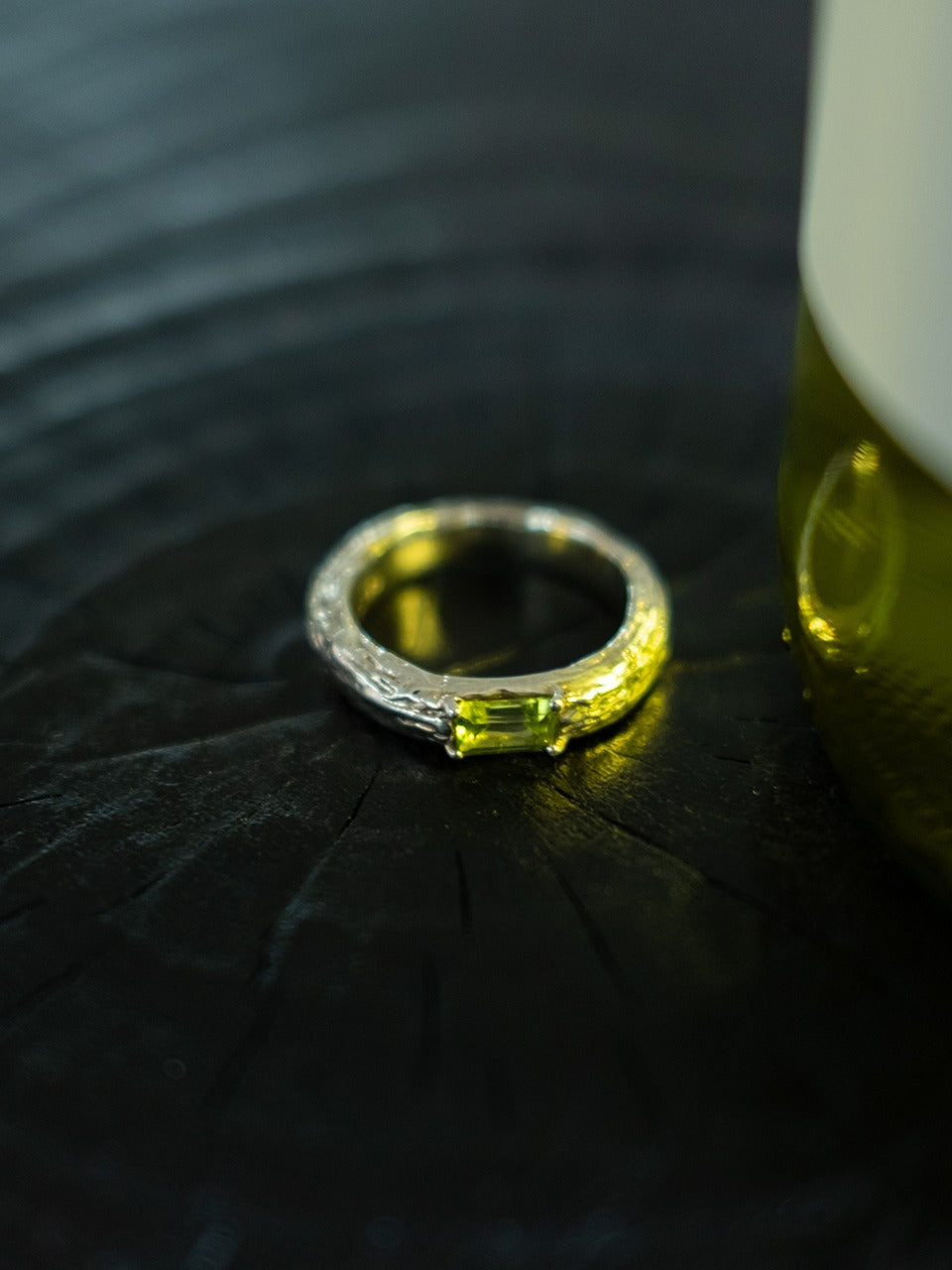 Twig Bold Ring (peridot)