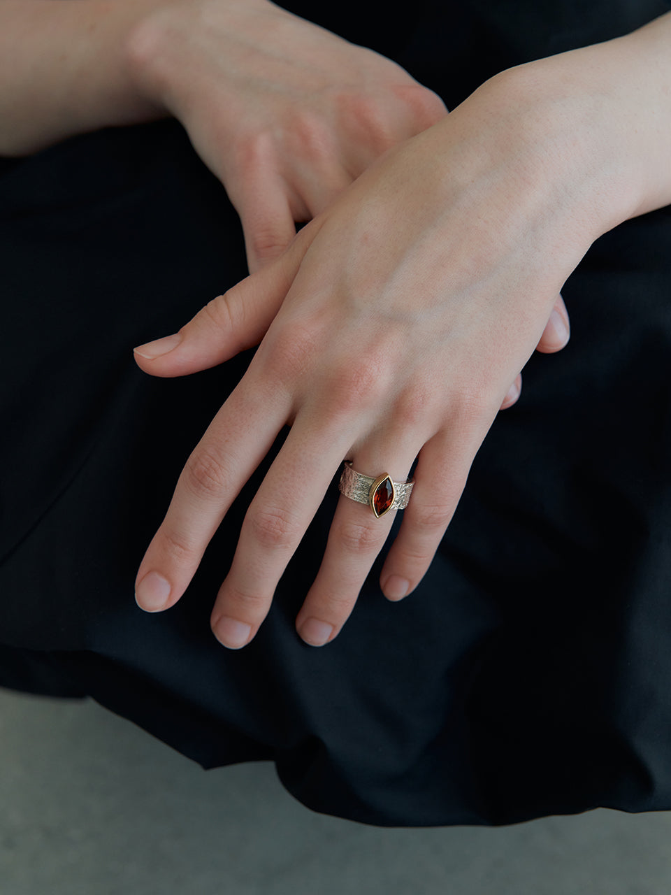Twig Andante Ring (garnet)