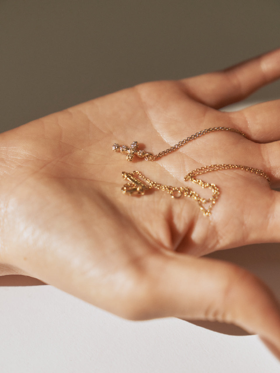 (14k) Sprout Cross Necklace (cognac diamond)
