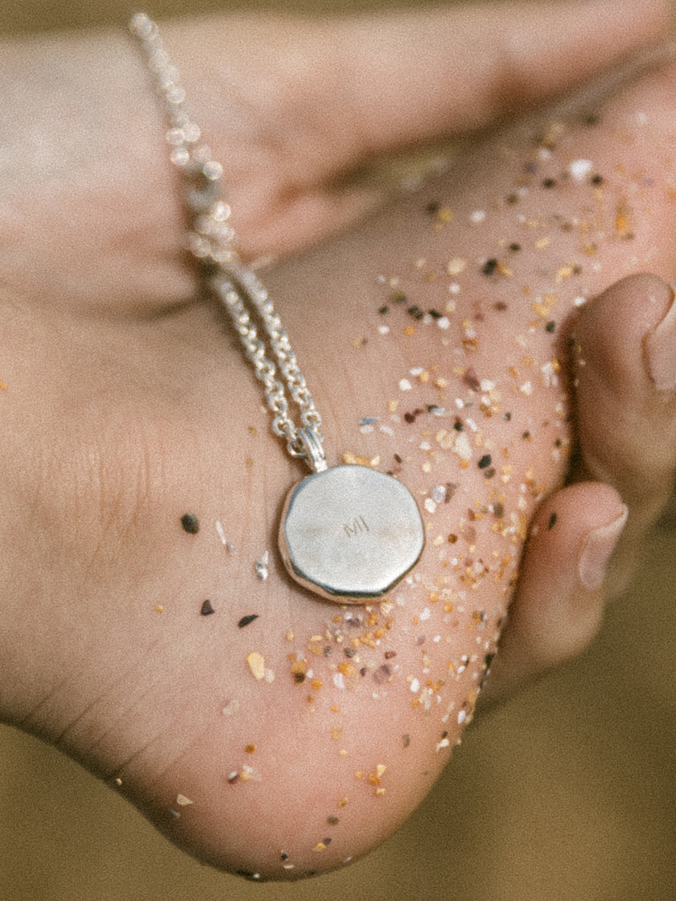 Wax Seal Necklace (mother of pearl)