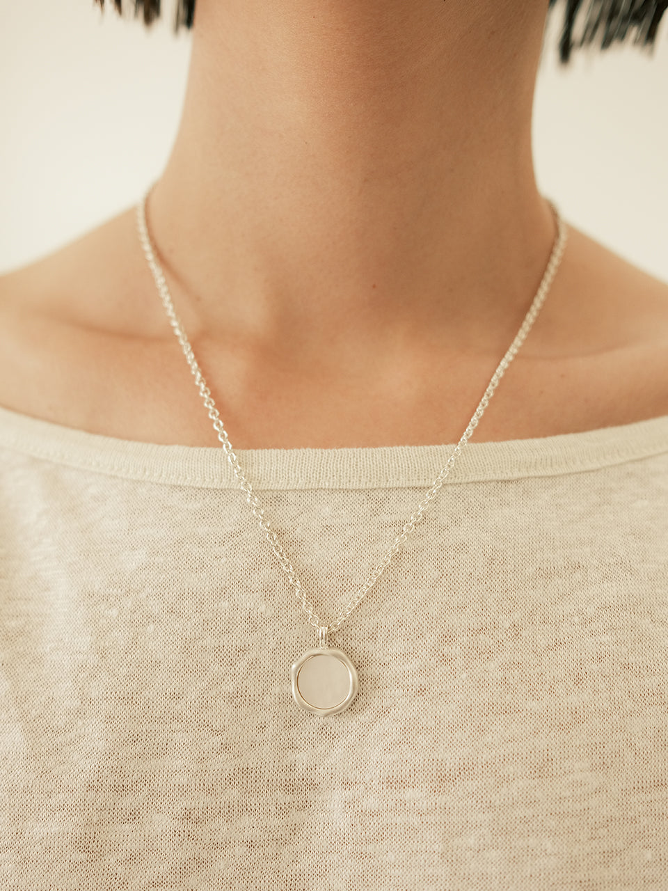 Wax Seal Necklace (mother of pearl)