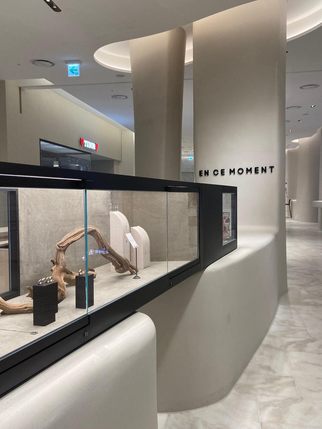 현대백화점 판교점 POP UP STORE (2022.12. – 2023.07.)