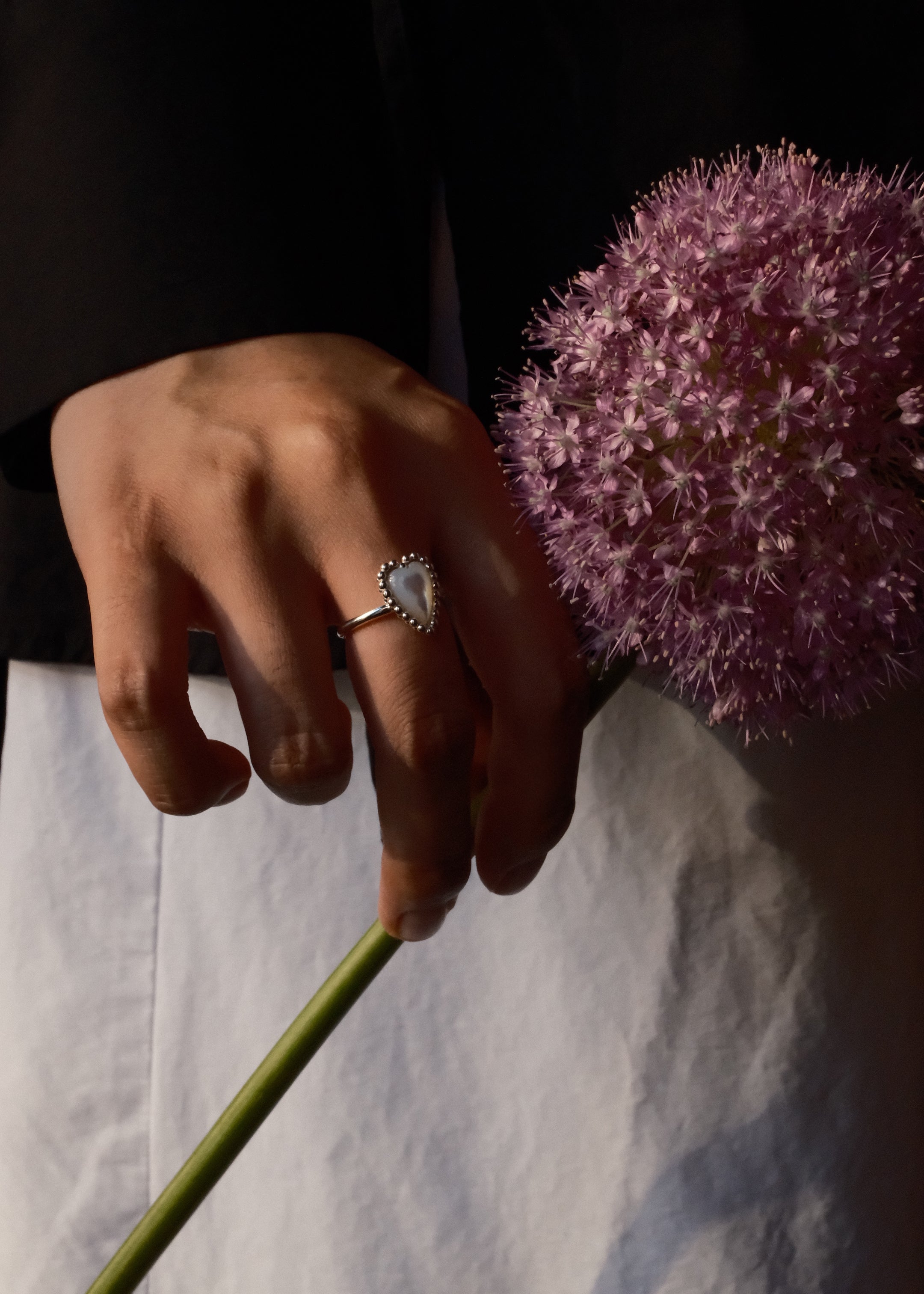 Amour Grain Ring (mother of pearl)