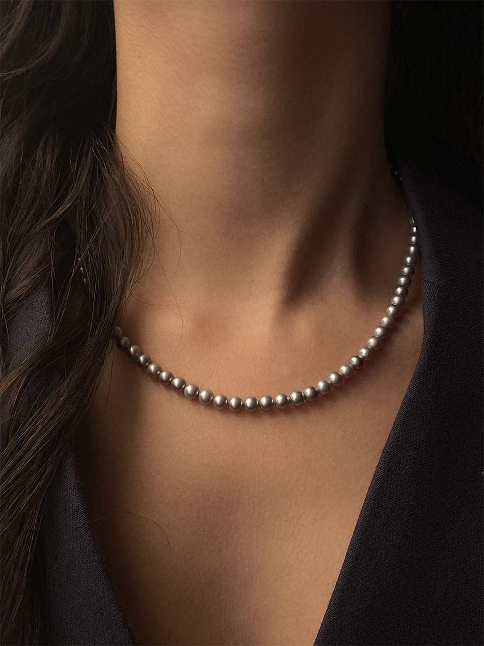 Classic Pearl Necklace (grey pearl)
